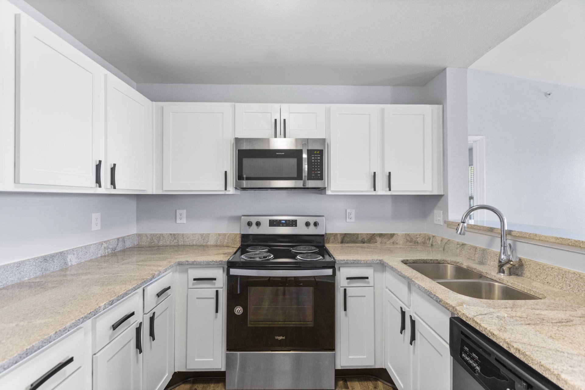 3 Bedroom / 1.5 Bathroom Apartments